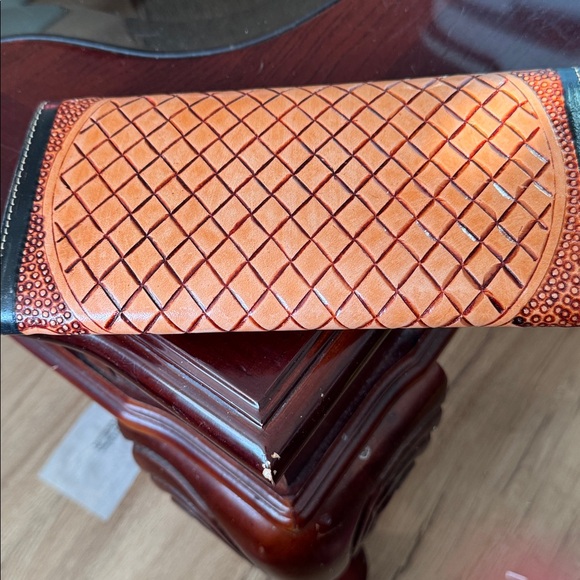 NWOT Dooney & Bourke Tan Leather Shoulder Bag with unbranded wallet - Picture 9 of 10